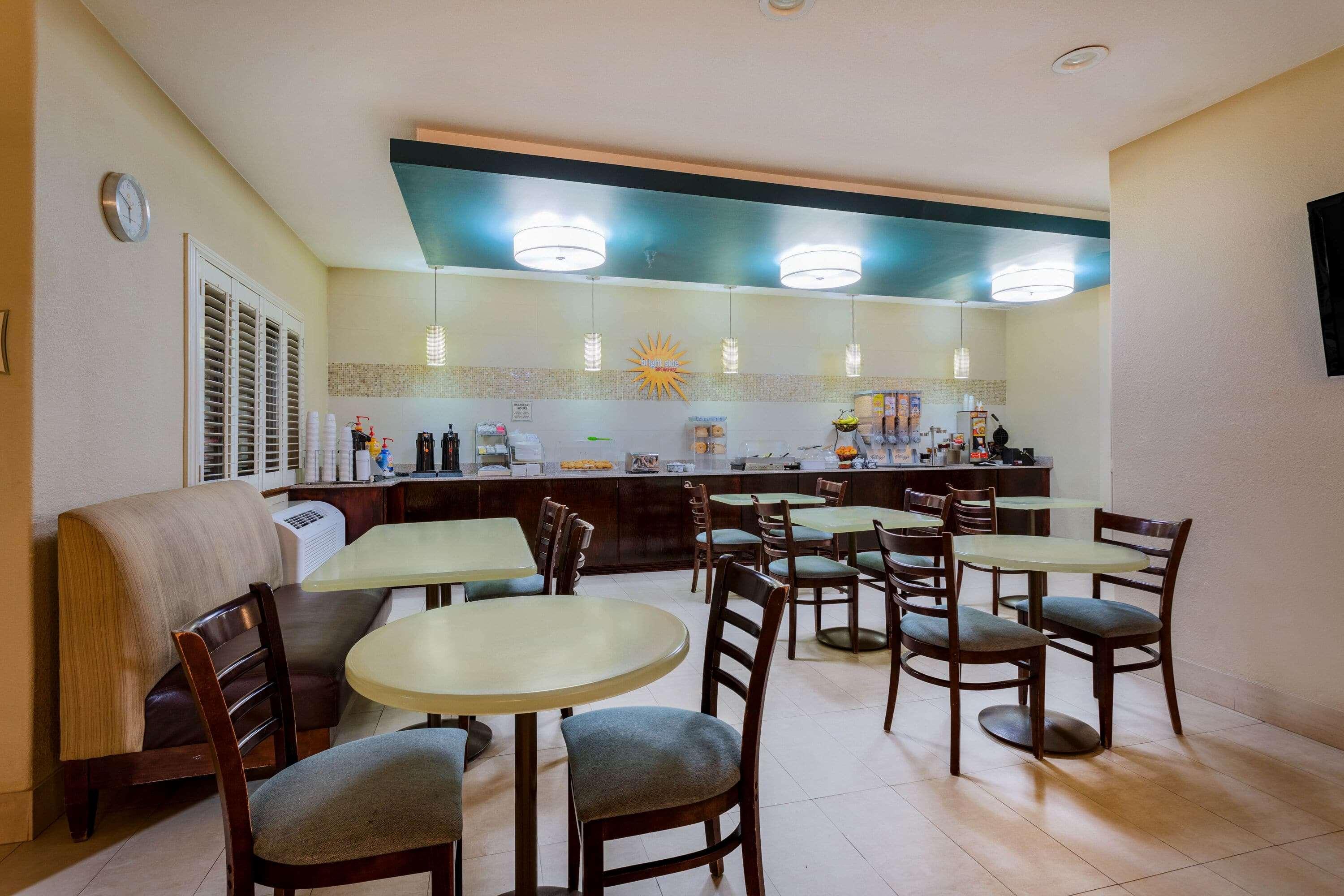 La Quinta By Wyndham Henderson-Northeast Denver Exterior photo